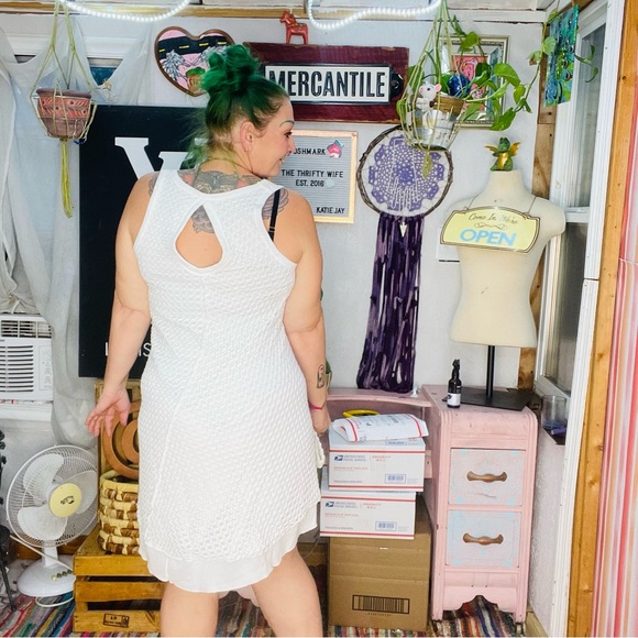 White Sleeveless Scoop Neck Mini Sundress Size Small - Picture 5 of 13